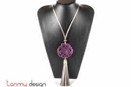 Necklace designed with purple stone, leather
